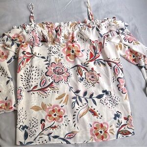 NWT - Finna & Grace Cold Shoulder Top - Size Medium
